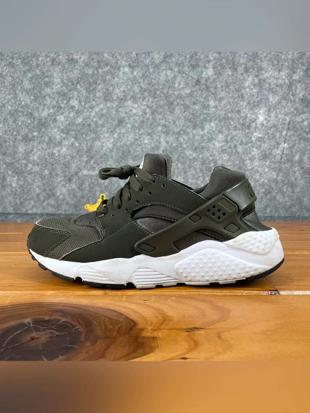 Nike Air Huarache Run Cargo Khaki Green 654275-301 Kids 6.5Y / Womens ~7 to 7.5